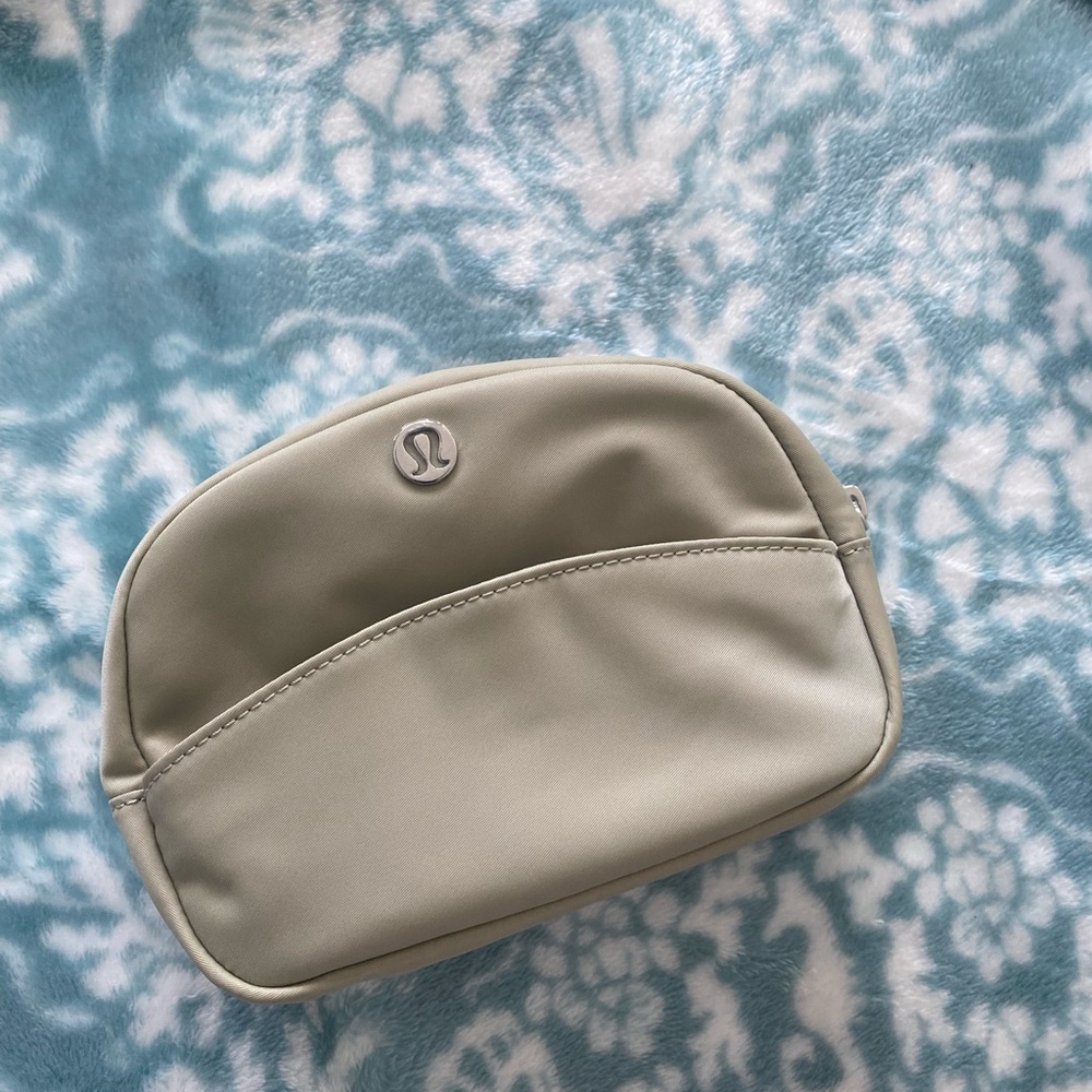 Lululemon Athletica Cream Cosmetic Bag Smooth Dome Design